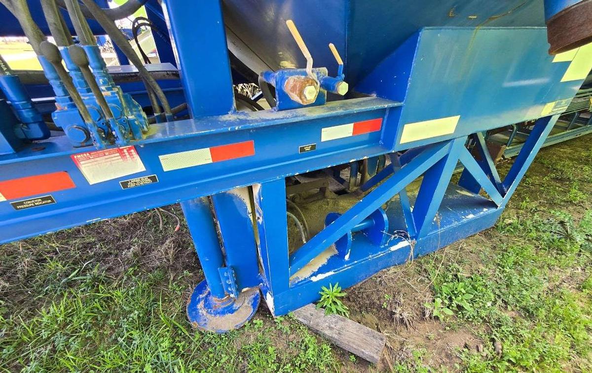 Used 2012 APPCO FS-40 T/A SAND HOG TRAILER