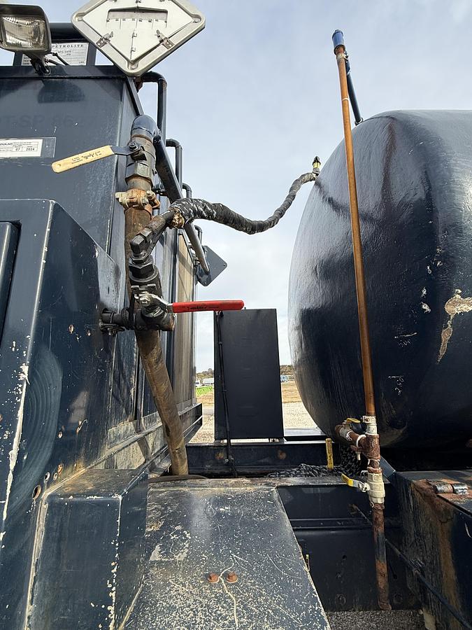 Used 2010 365 Peterbilt Acid Truck