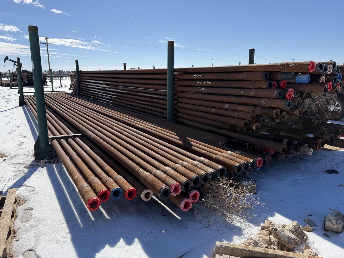 Used 4 inch S135 Range 3 Drill Pipe 14# BN XT39 Conn