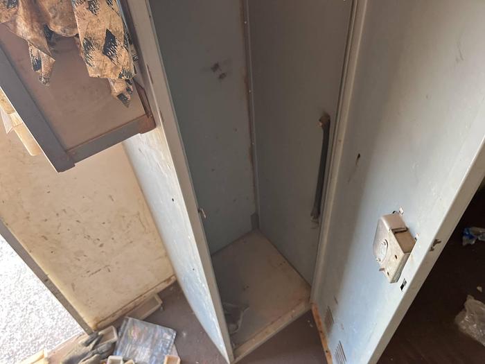 Used 2010 CARGO CRAFT 21 ft T/A Doghouse Trailer