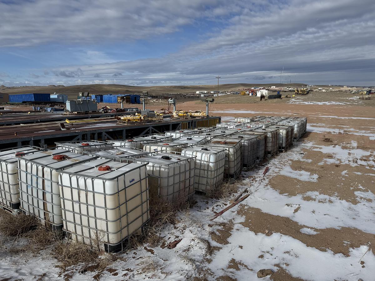 Used Plastic Totes (99)