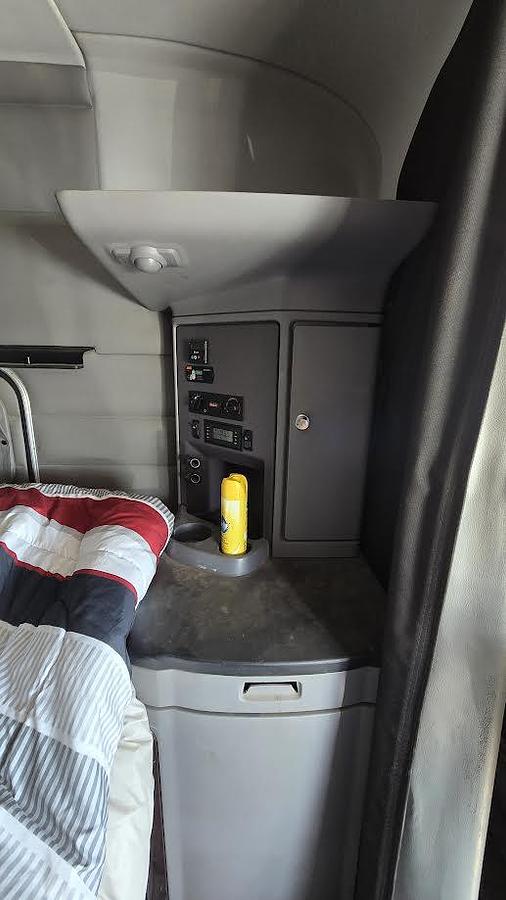 Used 2016 Peterbilt 579 Heavy Duty Truck with Conventional Sleeper Truck and Grill Guard