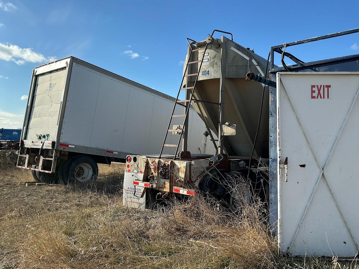 Used 1971 Fruehauf Pneumatic Dry Bulk Tank Trailer