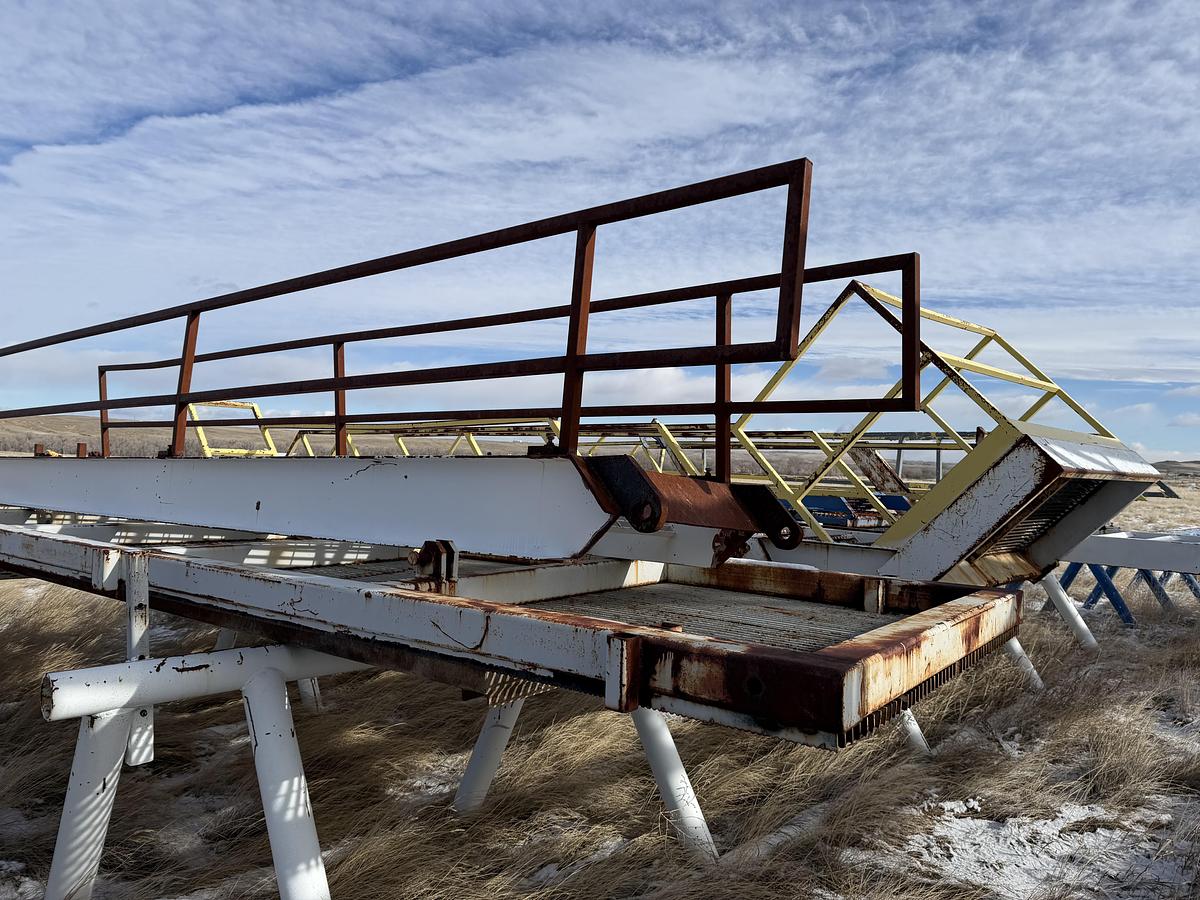 Used Wind Walls, Walkways, Flow Line Pipe, Hoses, Stairs V Door, Skids Rig #235