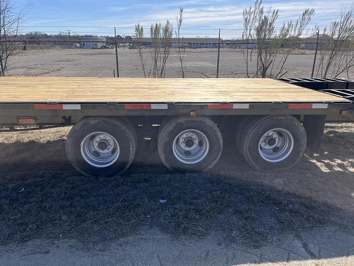 Used 2014 Texas Pride Triple Axle Gooseneck Flatbed