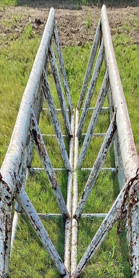Used Pipe Racks – Set of 2