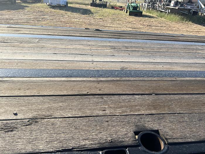 Used 2010 Dorsey 3 axle rolling tail trailer