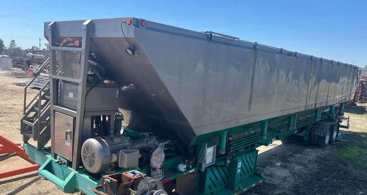 Used 2013 CHARLTON & HILL ESH-1701 T/A SAND HOGG TRAILER