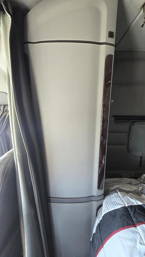 Used 2016 Peterbilt 579 Heavy Duty Truck with Conventional Sleeper Truck and Grill Guard