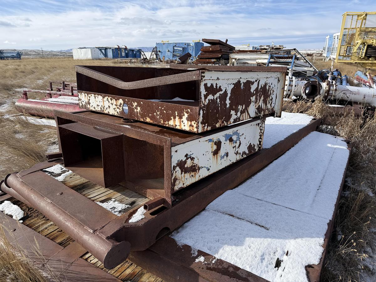Used Wind Walls, Walkways, Flow Line Pipe, Hoses, Stairs V Door, Skids Rig #235