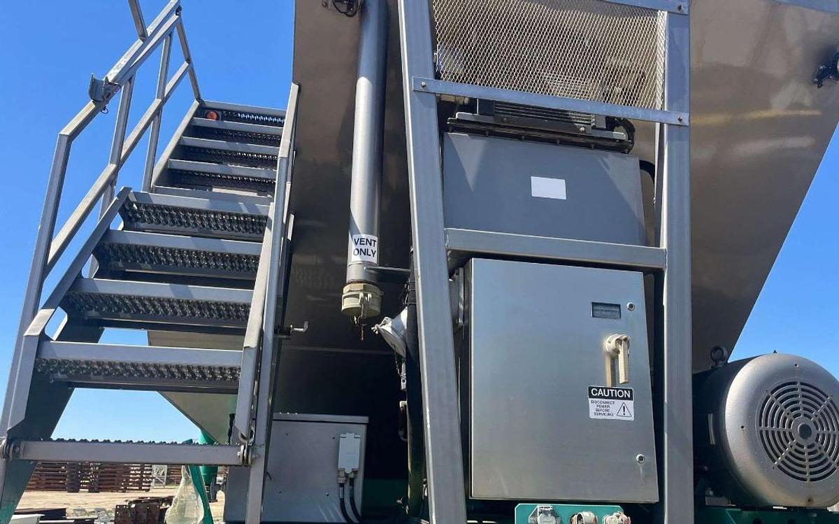 Used 2013 CHARLTON & HILL ESH-1701 T/A SAND HOGG TRAILER