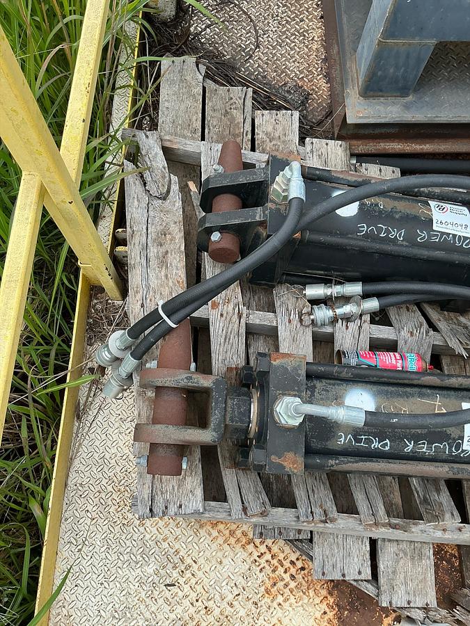 Used Hydraulic Cylinders 2x 