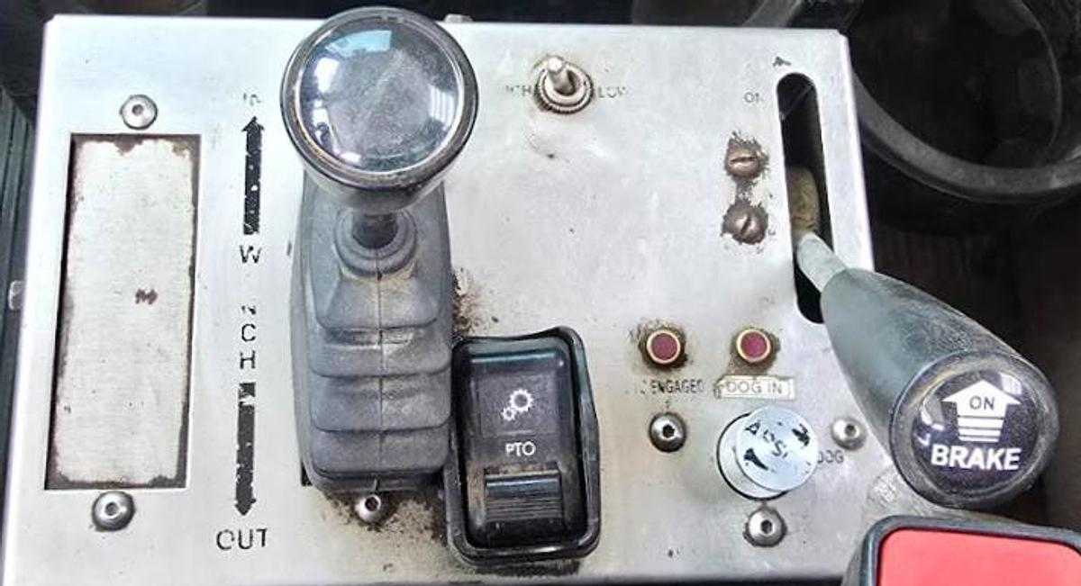 Used 2015 Peterbilt 389 Winch Truck