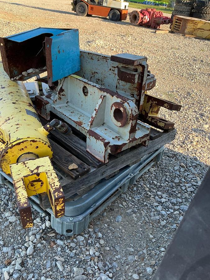 Used Hydraulics Cylinders x2 with Mounts