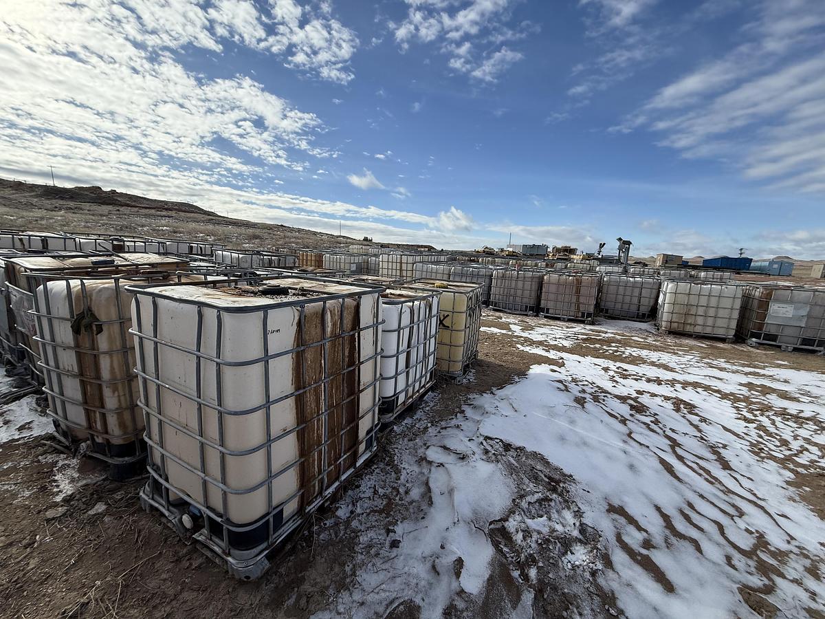 Used Plastic Totes (99)