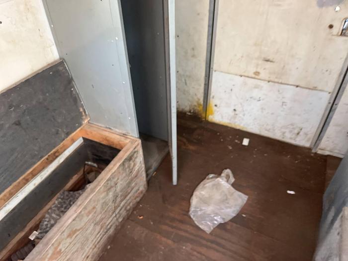 Used 2010 CARGO CRAFT 21 ft T/A Doghouse Trailer