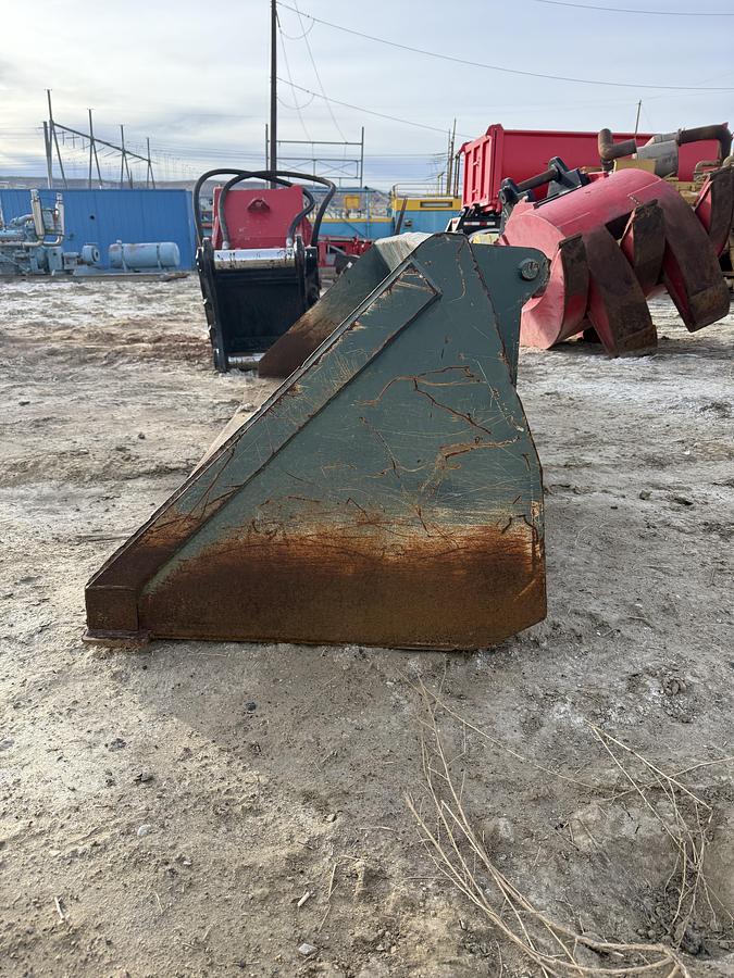 Used 2008 GEHL 8FT Bucket
