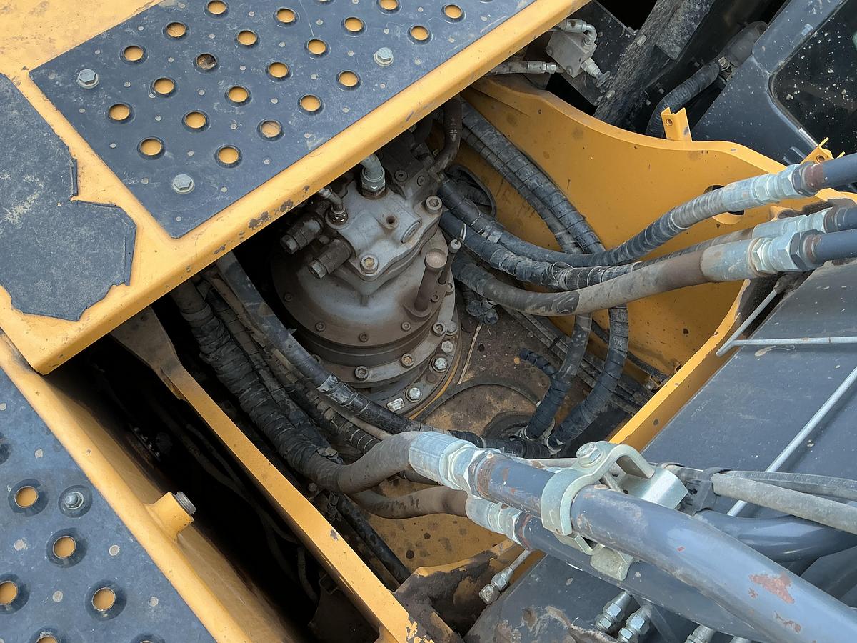 Used 2015 DEERE 350G-LC