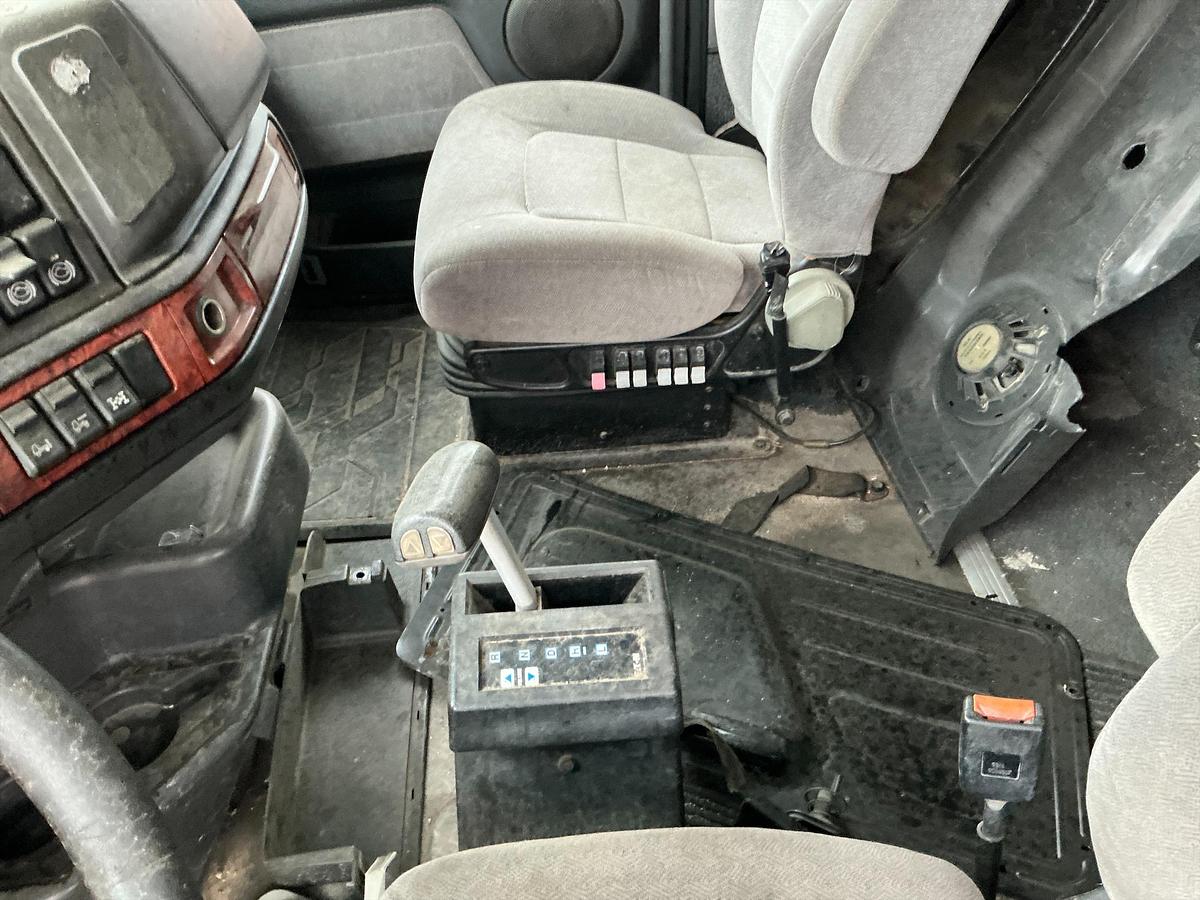 Used 2021 Volvo VNL Big Bunk Semi