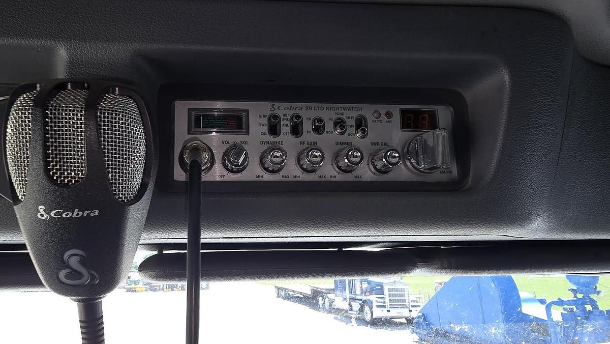 Used 2016 Peterbilt 579 Heavy Duty Truck with Conventional Sleeper Truck and Grill Guard