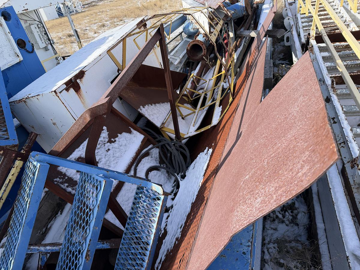 Used Junk Box with Pipe Plate and Center Steel Rig #235