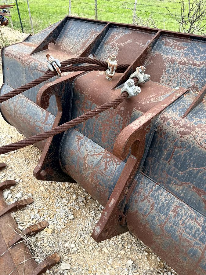Used CAT Bucket
