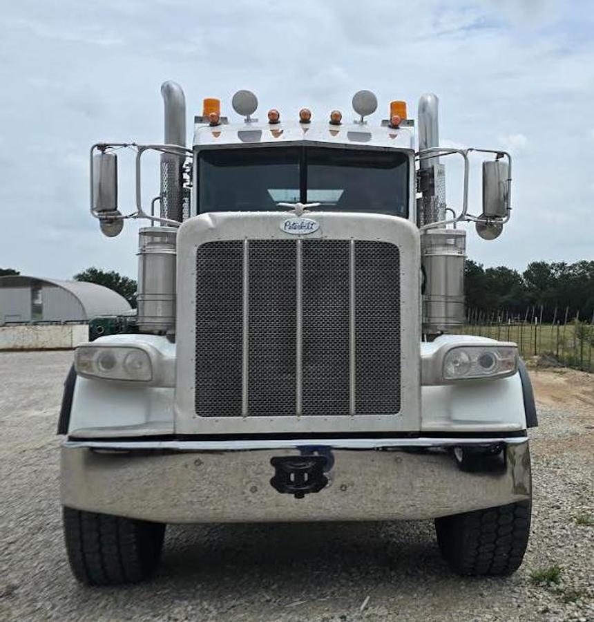 Used 2015 Peterbilt 389 Winch Truck