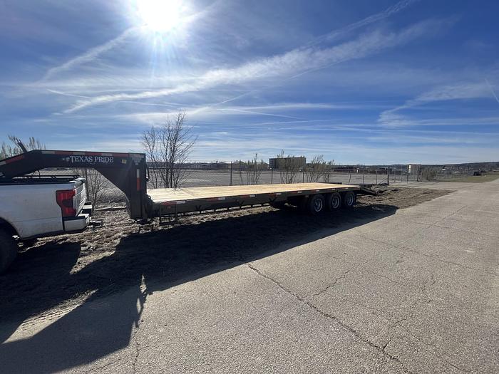 Used 2014 Texas Pride Triple Axle Gooseneck Flatbed