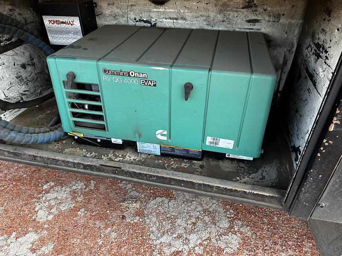 Used 1999 Peterbilt 330 Box/ Lube Truck