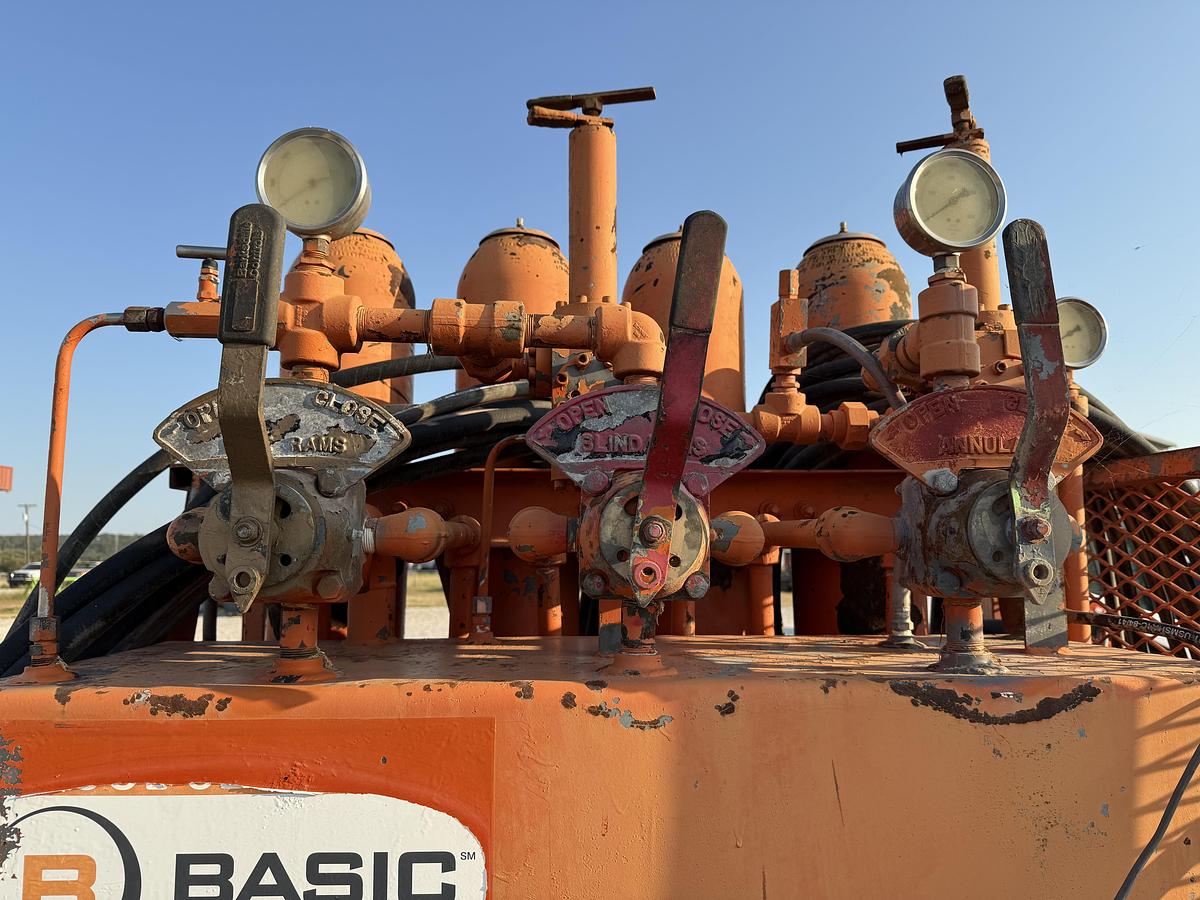 Used KOOMEY TYPE 3 STATION CLOSING UNIT W/ (4) 10 GAL ACCUMULATOR BOTTLES