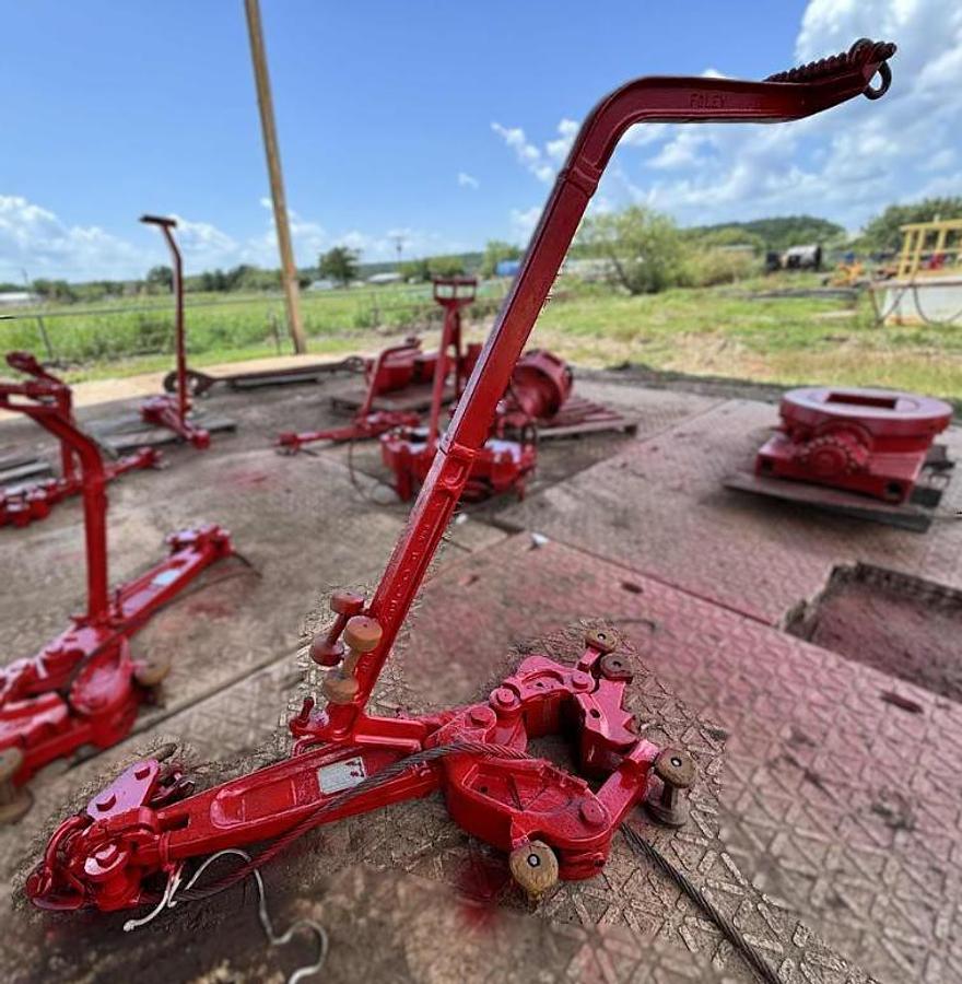 Used Q 3 1/2 - 17/90 DB Manual Tongs