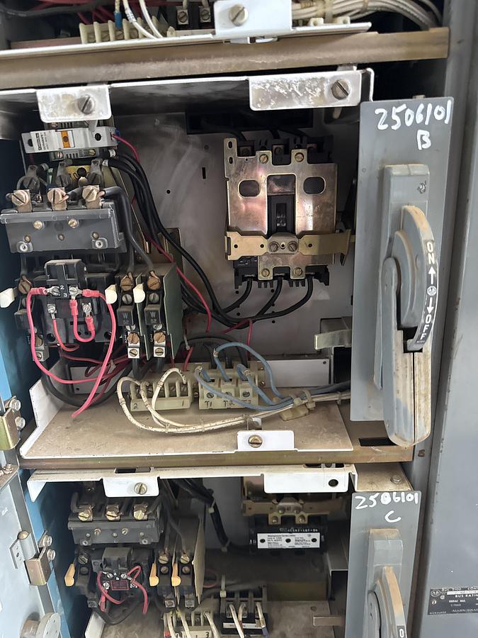 Used ALLEN BRADLEY 600 volts breaker 60 HZ