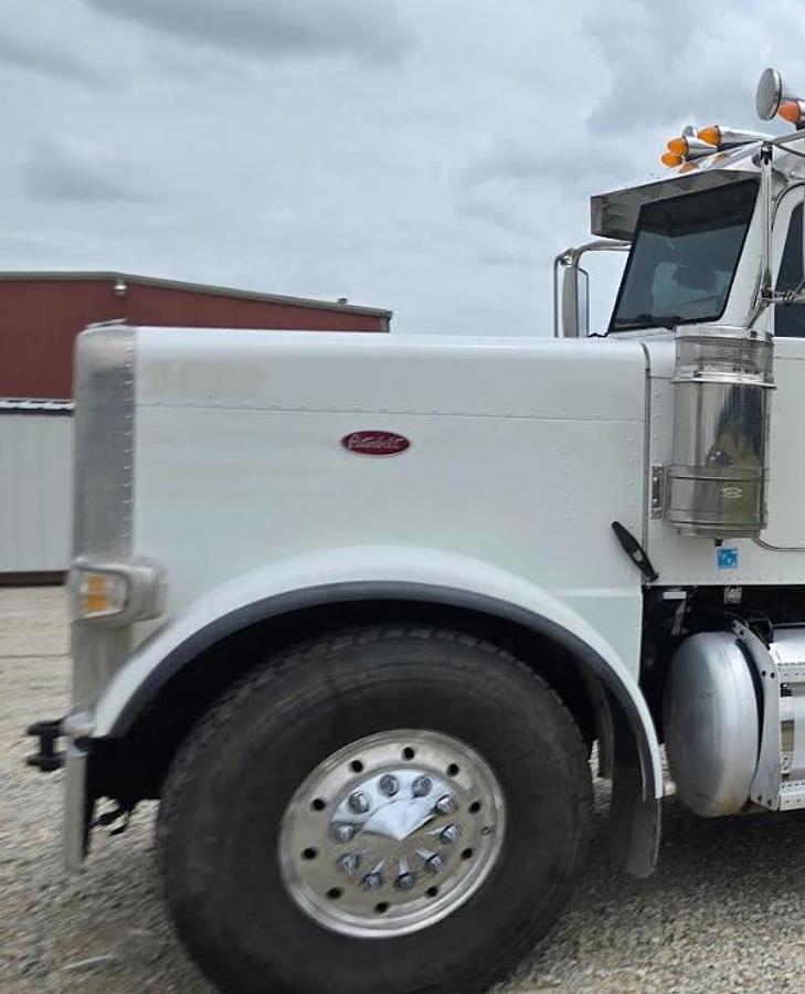 Used 2015 Peterbilt 389 Winch Truck