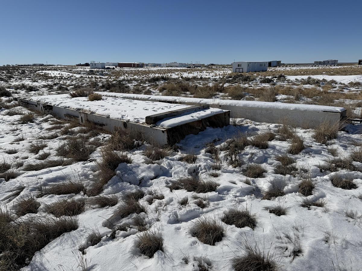 Used (3) Empty Suitcases and (2) Big “I” Beams Rig #323