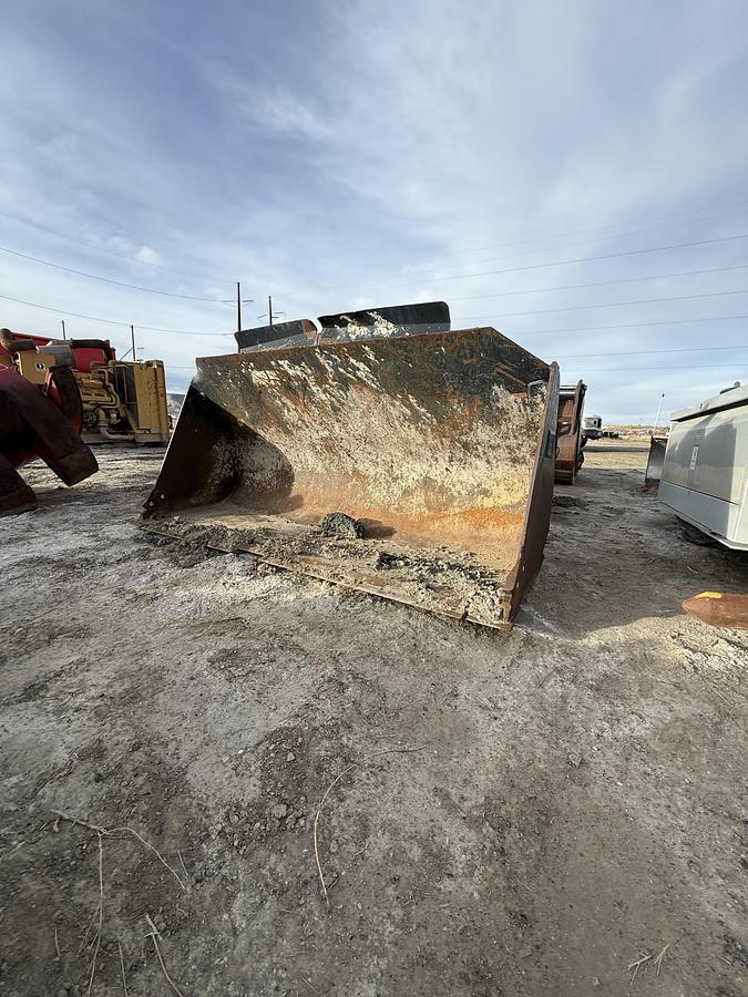 Used CAT Loader Bucket (100 inch wide)