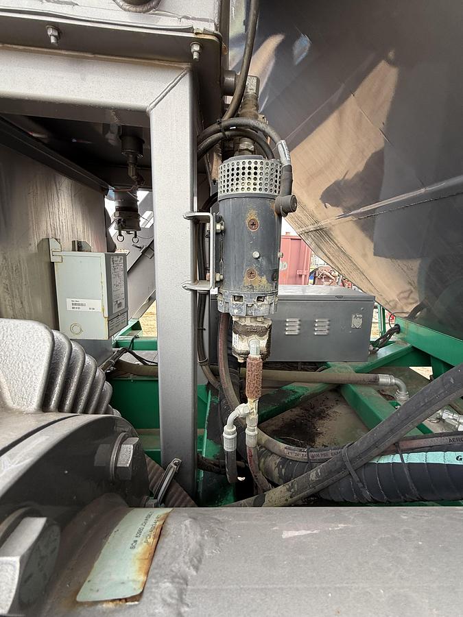 Used 2013 CHARLTON & HILL ESH-1701 T/A SAND HOGG TRAILER