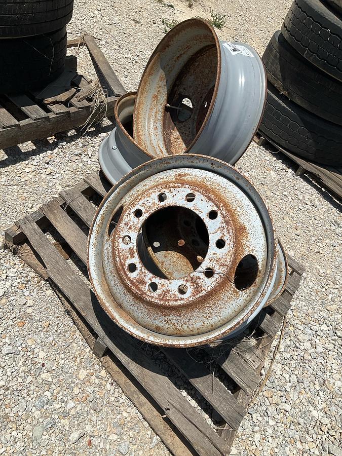 Used Semi-Truck Tire Rims 