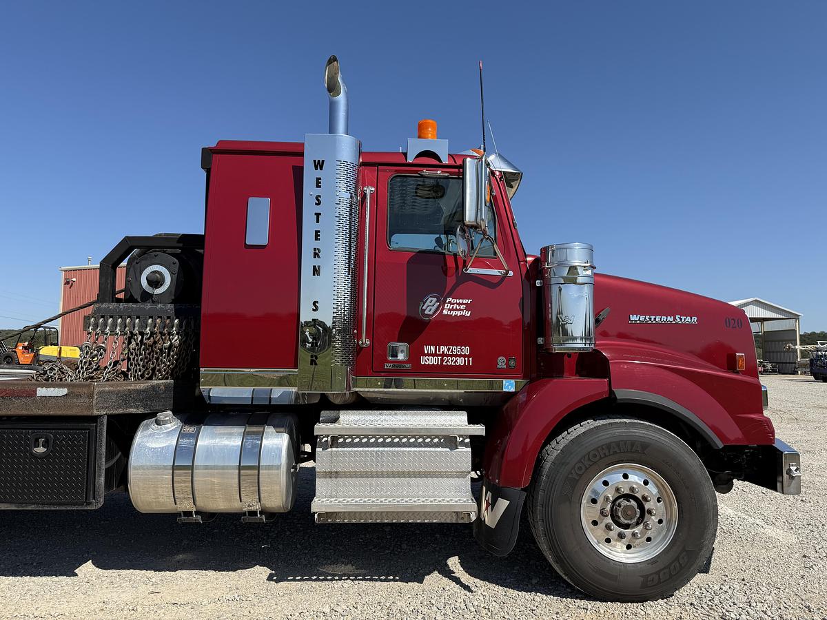Used 2020 Western Star 4900SB Winch Truck w/Conventional Sleeper