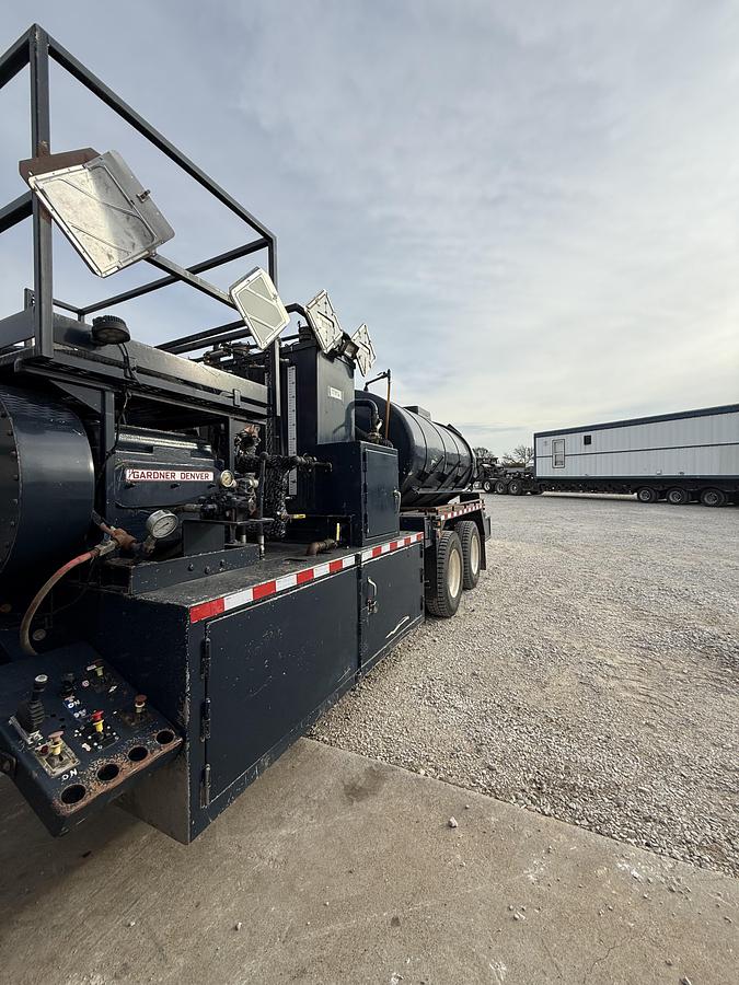 Used 2010 365 Peterbilt Acid Truck