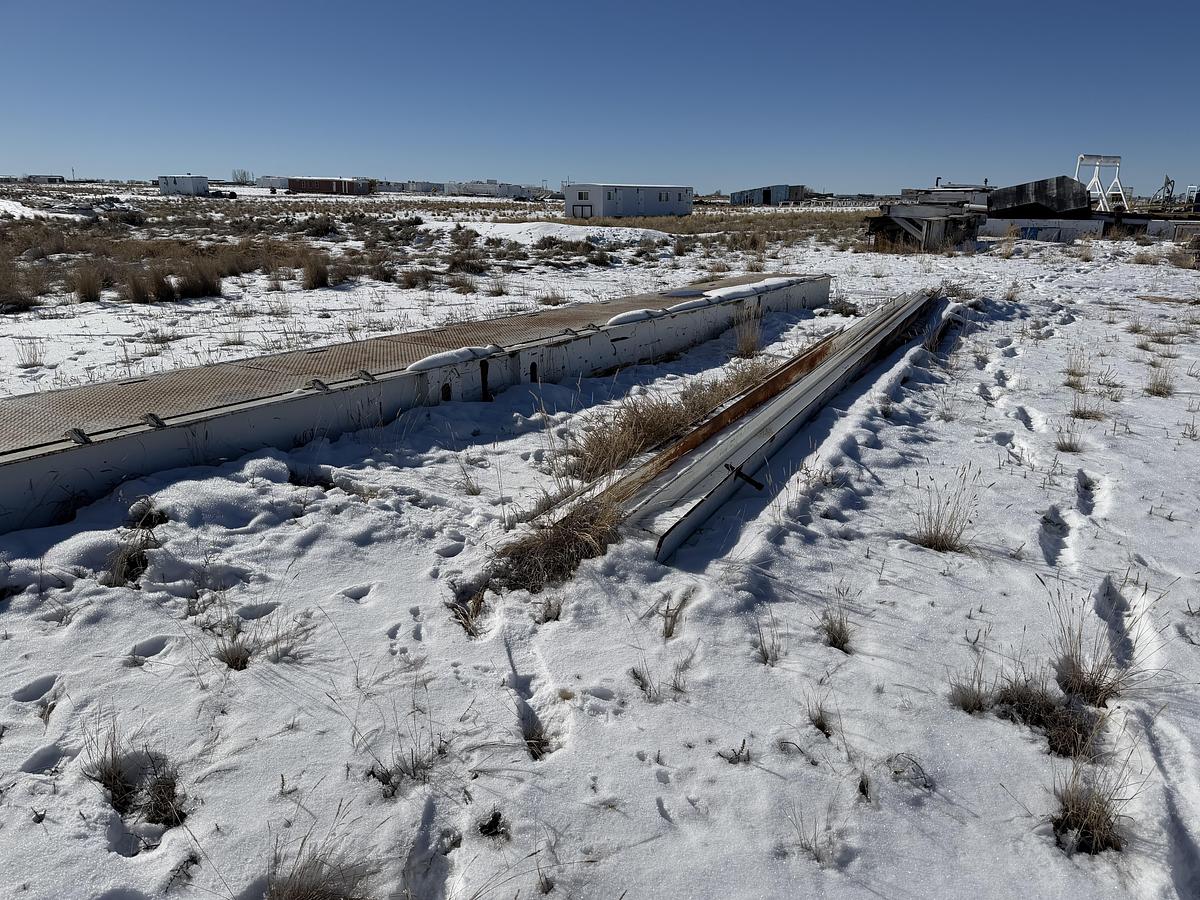 Used (3) Empty Suitcases and (2) Big “I” Beams Rig #323 