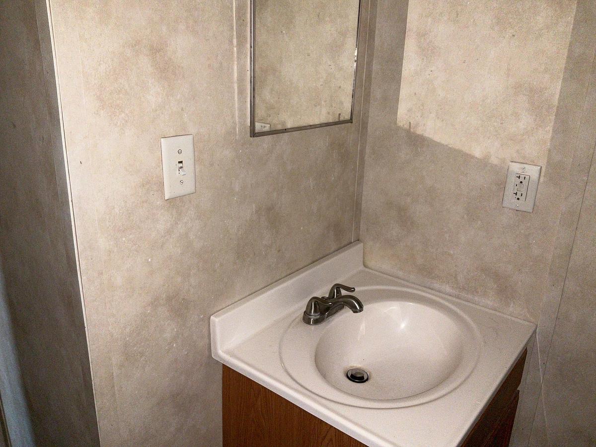 Used Ameritech 3 Bdrm 2 Bth Man Camp