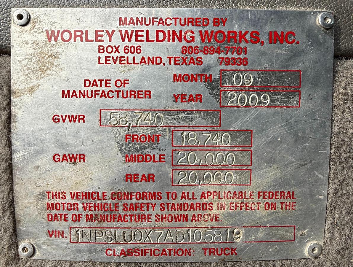 Used 2010 365 Peterbilt Acid Truck