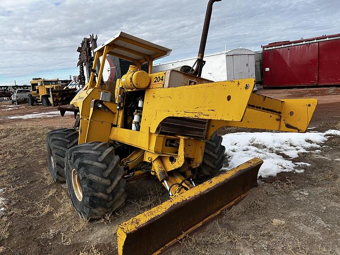 Used Ditch Witch R-100