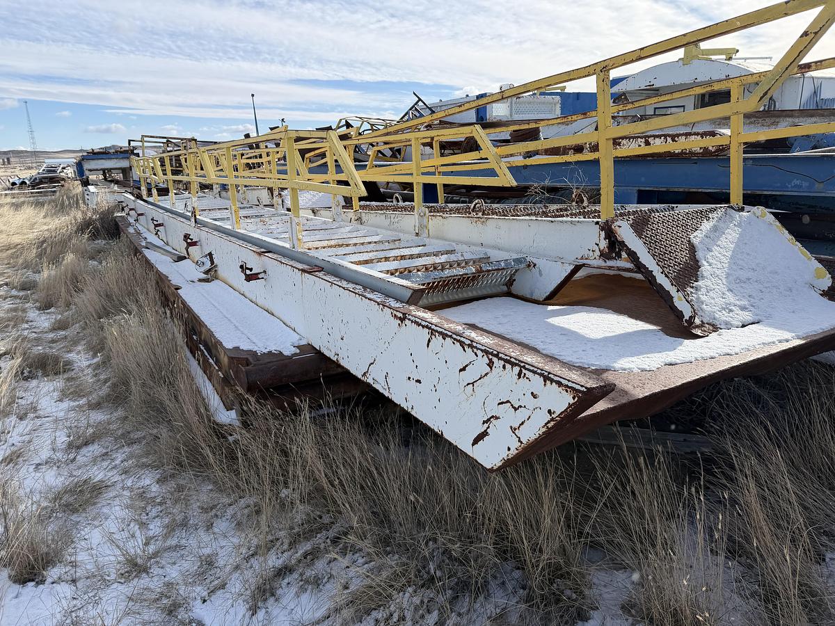 Used Wind Walls, Walkways, Flow Line Pipe, Hoses, Stairs V Door, Skids Rig #235