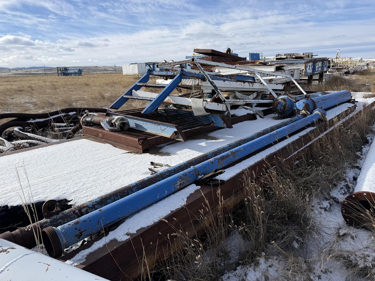 Used Wind Walls, Walkways, Flow Line Pipe, Hoses, Stairs V Door, Skids Rig #235