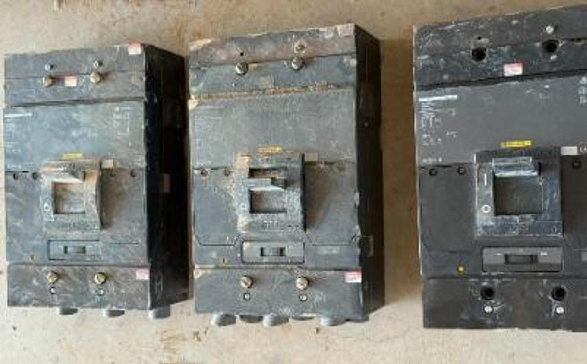 Used 3 Count, SQUARE D CIRCUIT BREAKER 600 VAC 800 AMP W/ AUX SWITCH