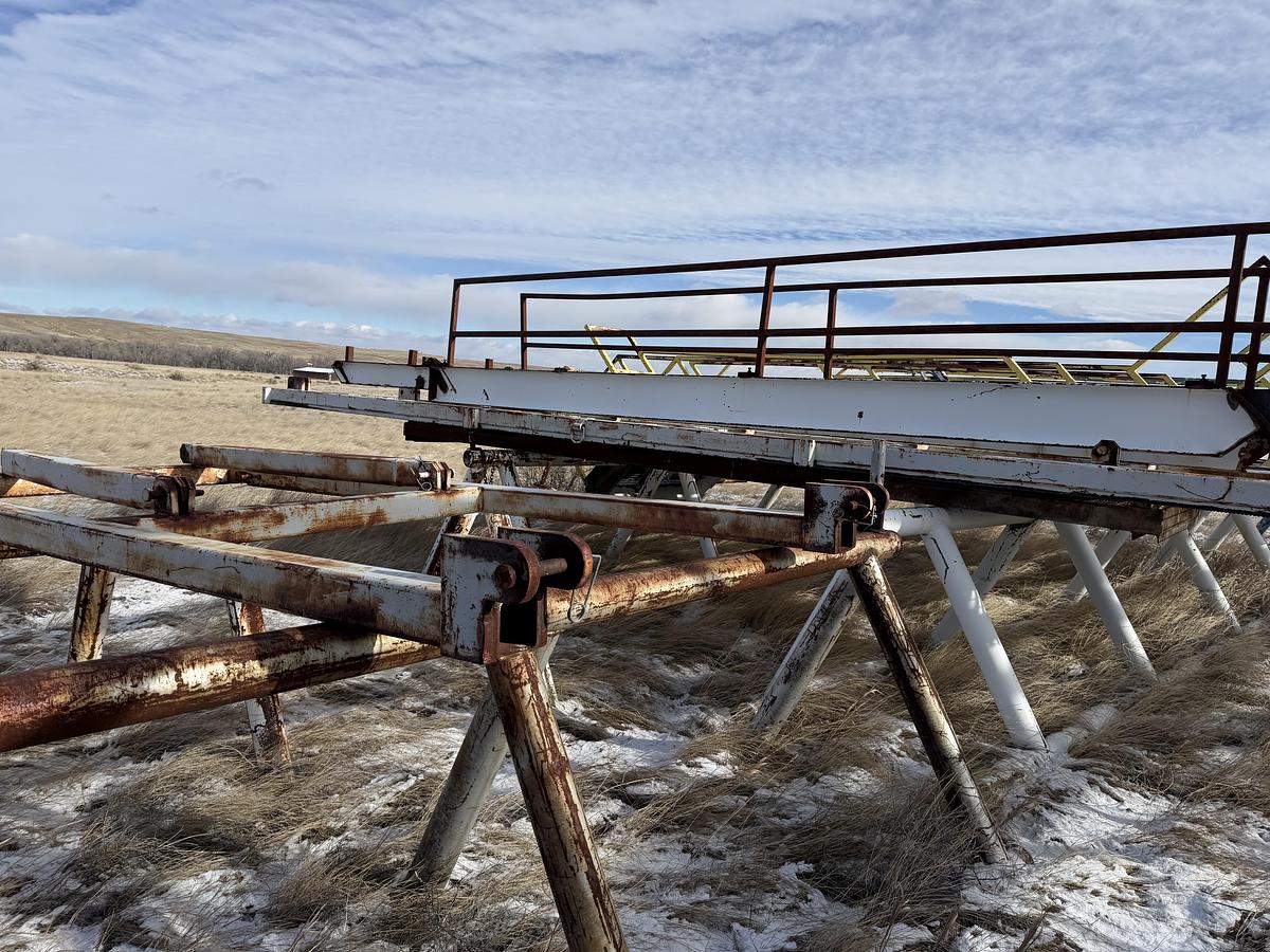 Used Wind Walls, Walkways, Flow Line Pipe, Hoses, Stairs V Door, Skids Rig #235