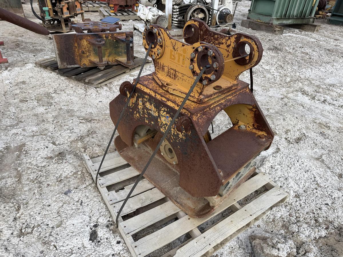 Used BTI 24in Plate Compactor Attachment