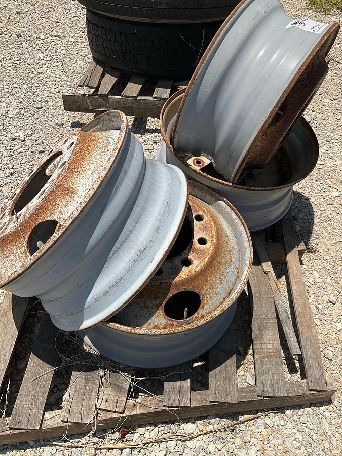 Used Semi-Truck Tire Rims 