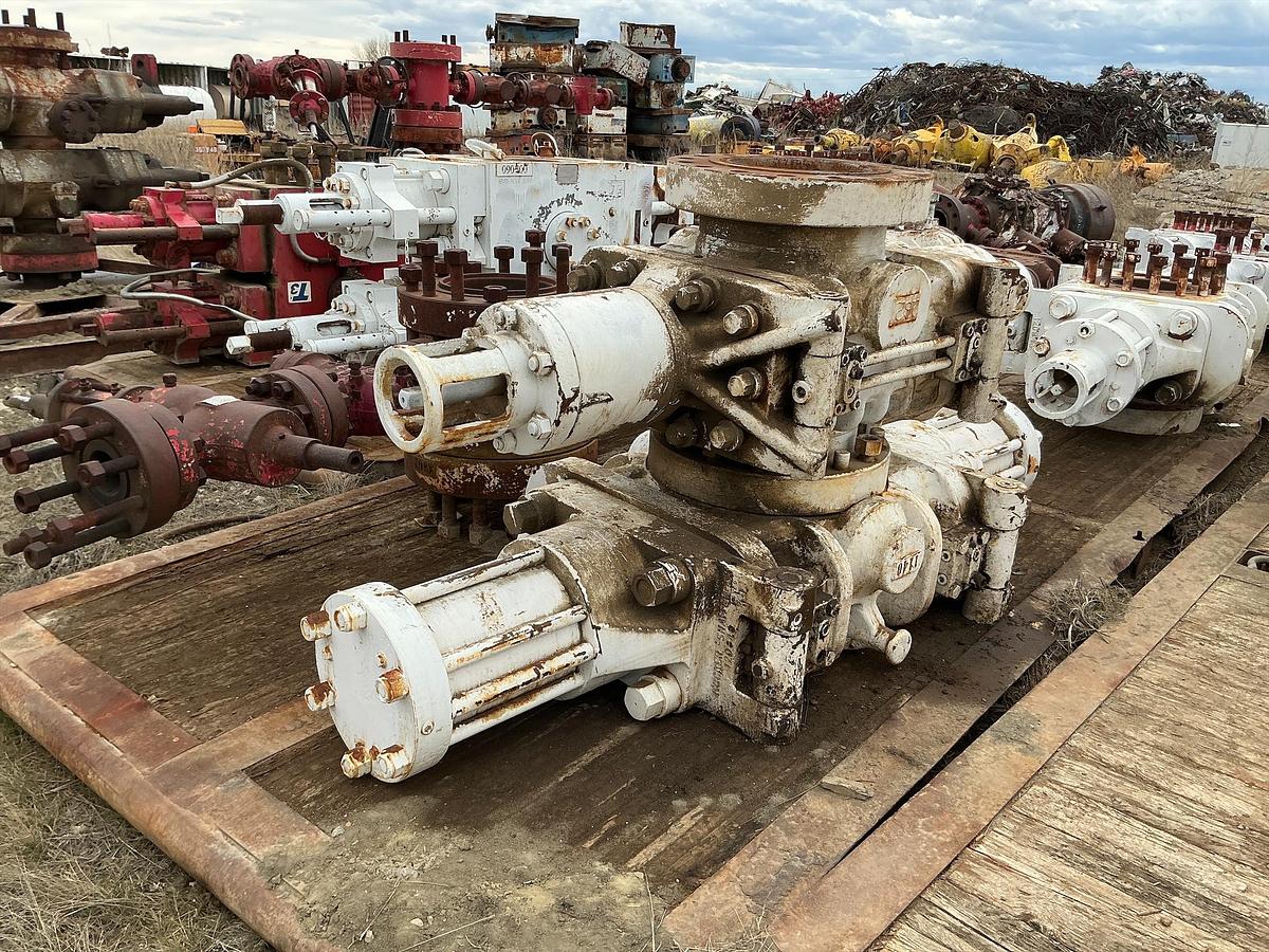 Used Shaffer (2) 5x11 Single Ram BOPs
